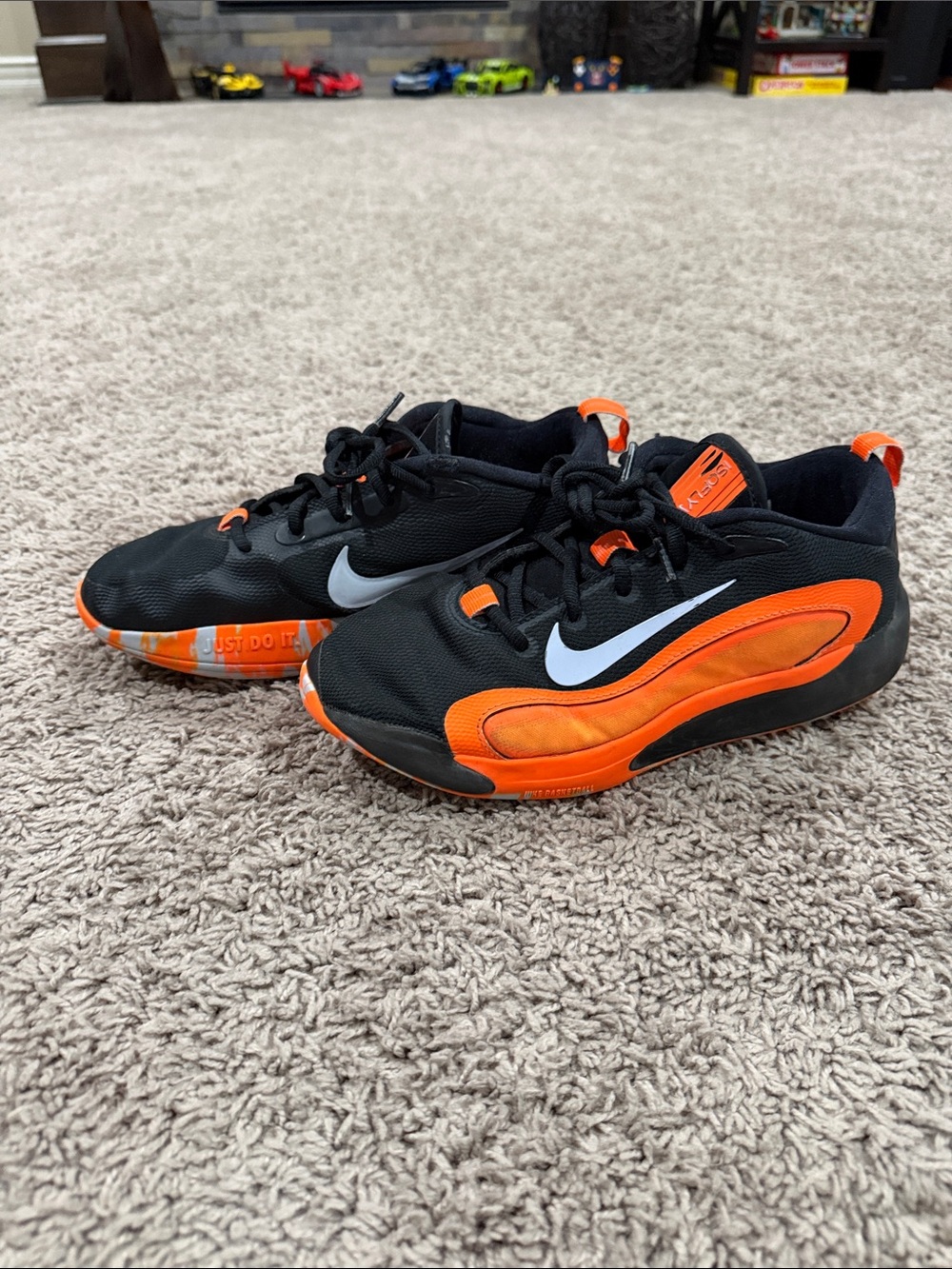 Nike Kids Black & Orange Low-Top Sneakers